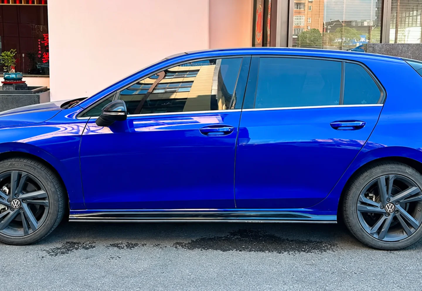 Dokładki progowe Volkswagen Golf 8 R-Line / GTI / GTD – 2020+ — zdjęcie 1